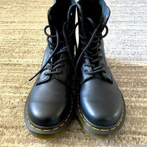 Doc Martin Pascal 8 eye boot